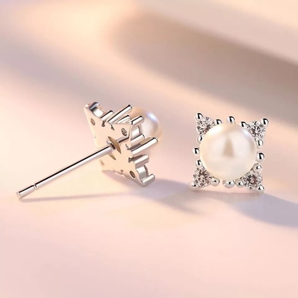 Jewelry - sale925 Sterling Silver Pearl Earrings